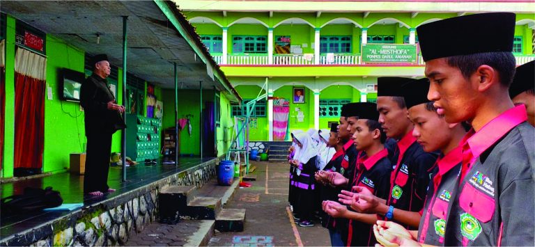 Pemberangkatan Prakerin (Praktik Kerja Industri ) Kelas 5 / XI SMK Pondok Pesantren Darul Amanah (17/12) Program Keahlian Teknik Komputer dan Jaringan (TKJ) dan Program Keahlian Tata Busana (TB)